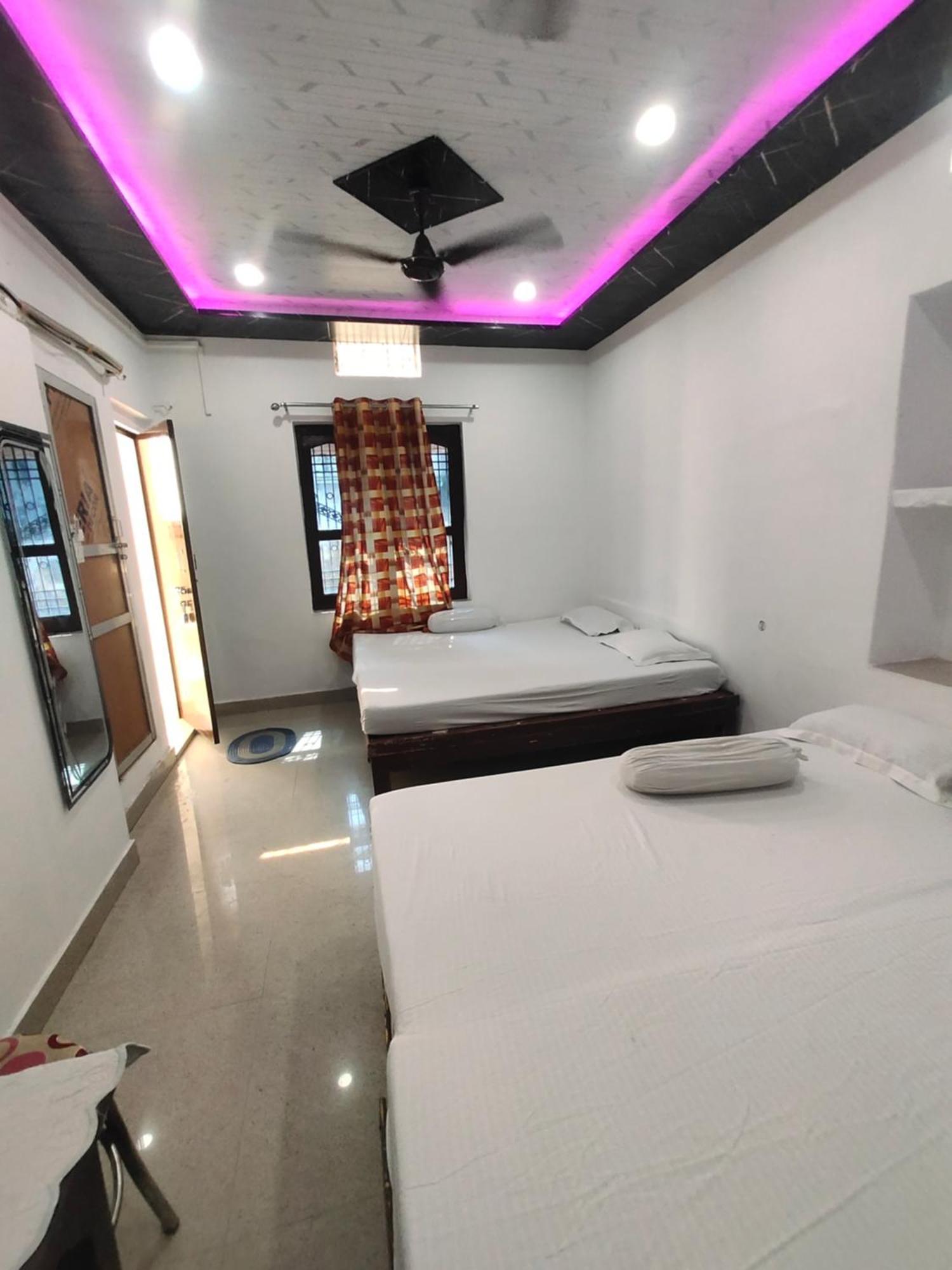 Sunrise Lodge Varanasi Quarto foto